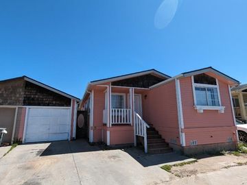 704 Garner Ave Salinas CA Multi-family home. Photo 3 of 25