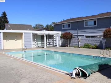 765 Woodgate Dr, San Leandro, CA, 94579 Townhouse. Photo 3 of 3