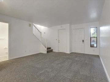 801 Nash Rd #I-3, Hollister, CA, 95023 Townhouse. Photo 4 of 26