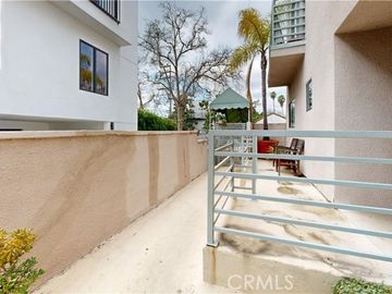 806 N Martel Ave #2, Los Angeles, CA, 90046 Townhouse. Photo 5 of 23