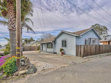 81 Russell Rd, Salinas, CA | . Photo 3 of 28